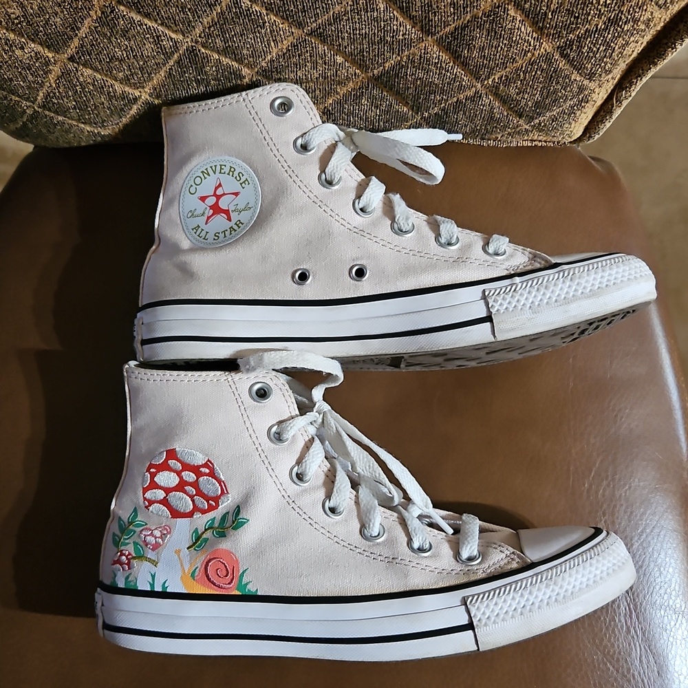 Converse Chuck Taylor All Star Hi Embroidered Mushroom High Top Sneakers Shoes - Picture 3 of 6